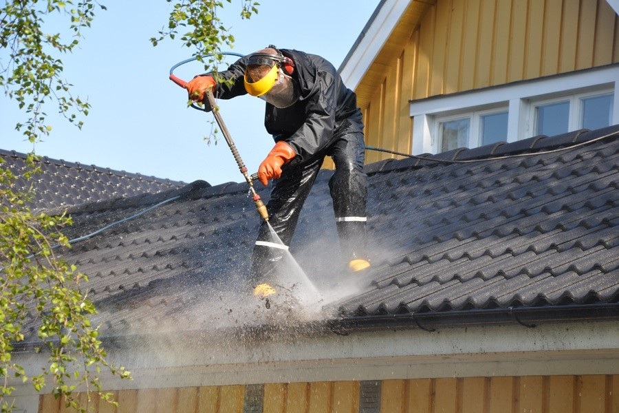 The Vital Role of Gutter Cleaning Maintenance Services